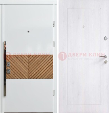 Белая железная дверь МДФ горизонтальной вставкой ДМ-265 в Щелково