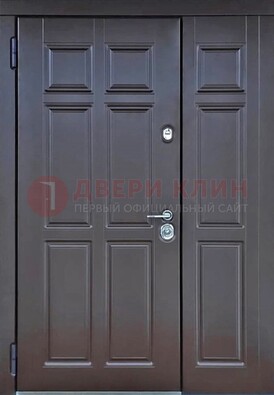 Тёмная двухстворчатая входная дверь для коттеджа с МДФ ДМ-533 в Щелково