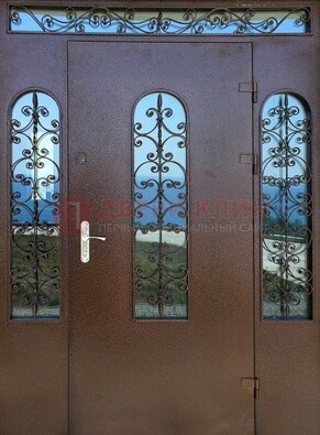 Железная парадная дверь со стеклом и ковкой ДПР-16 для общественных зданий в Щелково