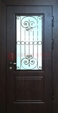 Железная дверь со стеклом и ковкой ДСК-65 для общественных зданий в Щелково