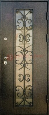 Входная дверь Дверь со стеклом и ковкой черного цвета ДСК-76 для веранды в Щелково