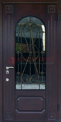 Стальная дверь со стеклом и ковкой ДСК-80 в загородный дом в Великом Новгороде