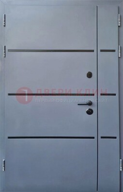 Серая металлическая тамбурная дверь с молдингами ДТМ-42 в Щелково