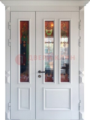 Белая полуторная металлическая дверь с витражом ВЖ-12 в Щелково