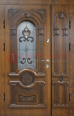 Коричневая двухстворчатая железная дверь с МДФ и витражом ВЖ-32 в Щелково